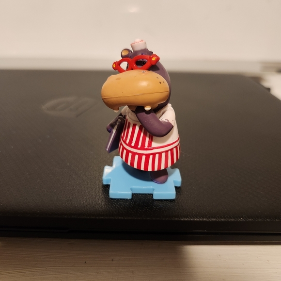 Disney's Doc McStuffins Hallie the Hippo PVC figure. - Picture 2 of 5